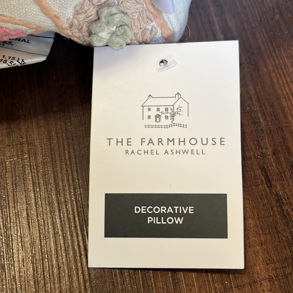 Easter Pillow Embroidered - Picture 4 of 8